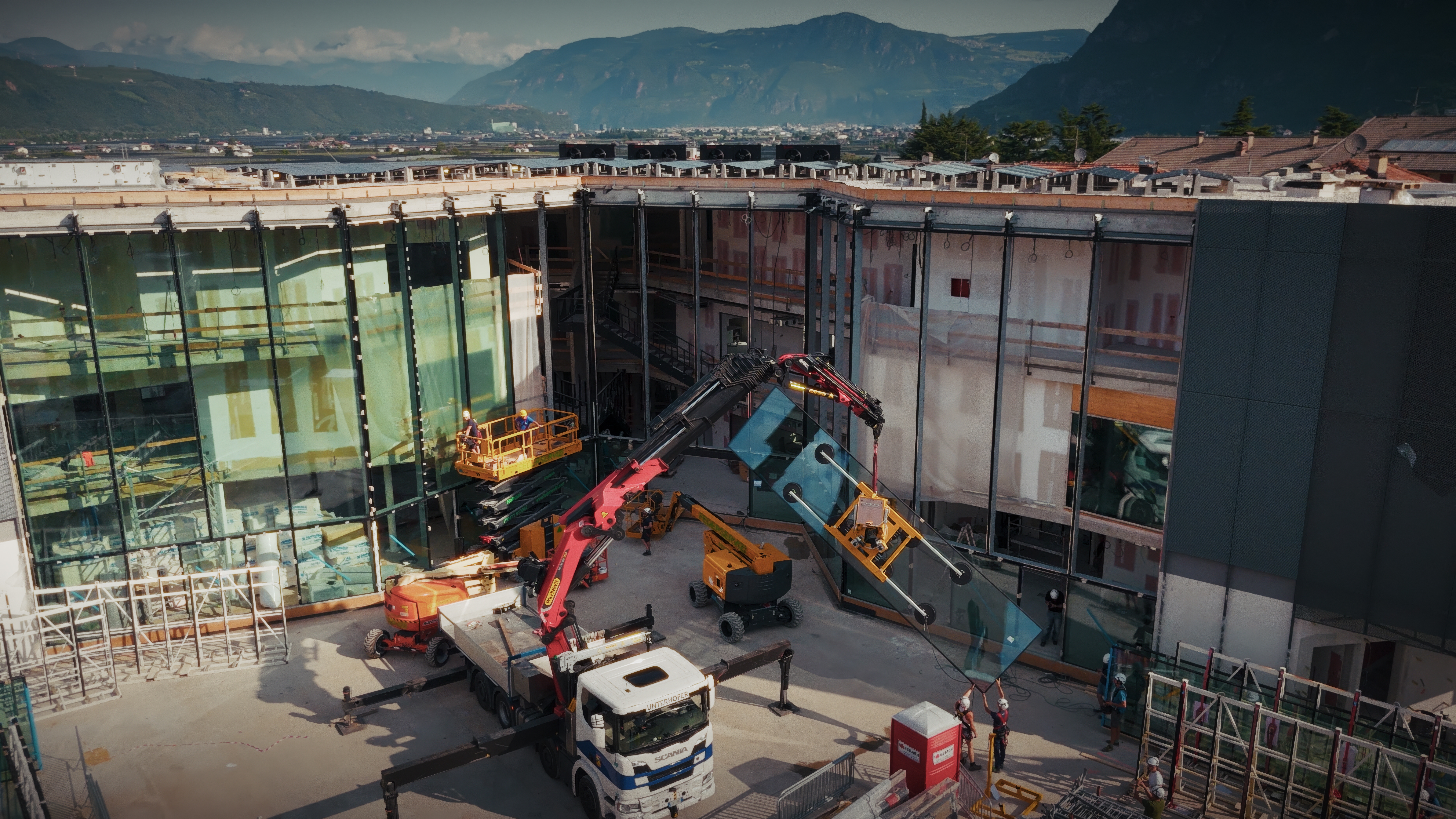 Metall Ritten bei der Fertigung einer Stahlkonstruktion im Metallbau